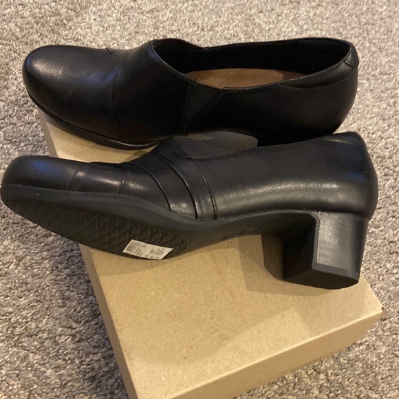 Clark shoes comfortable size 8.5 - Picture 2 of 4